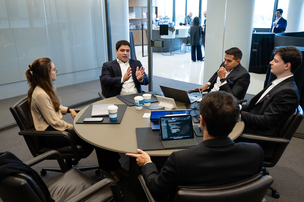 hills20231009-eig_office-0573