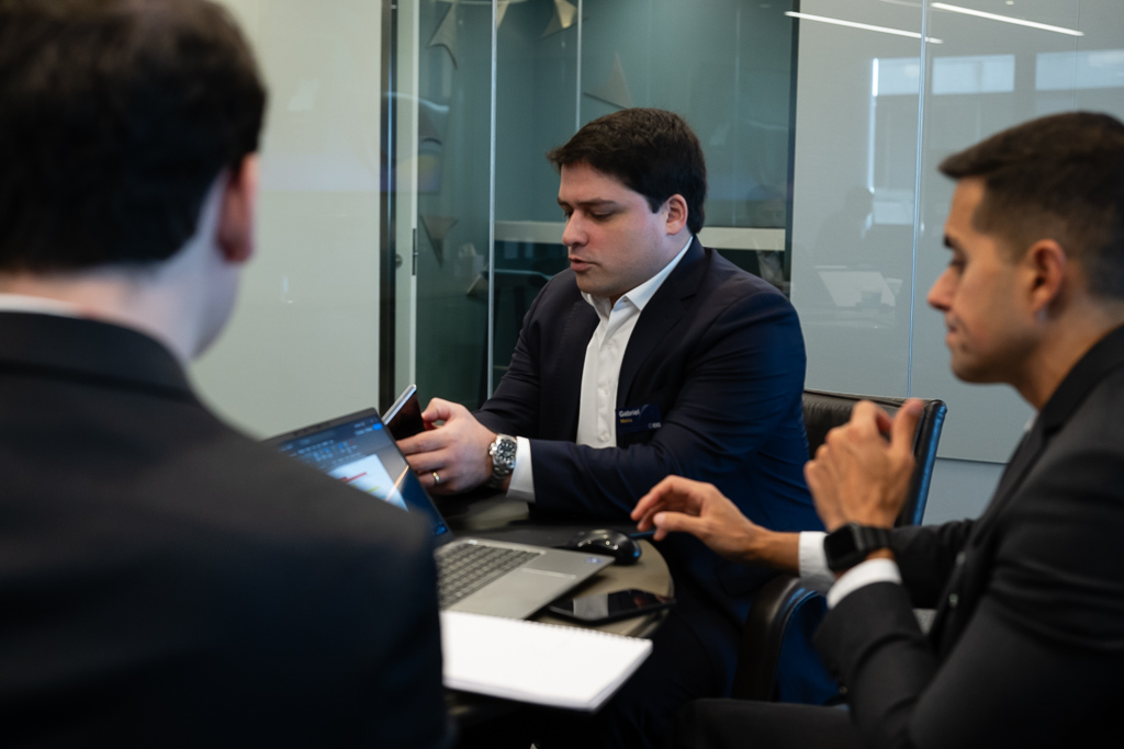 hills20231009-eig_office-0592