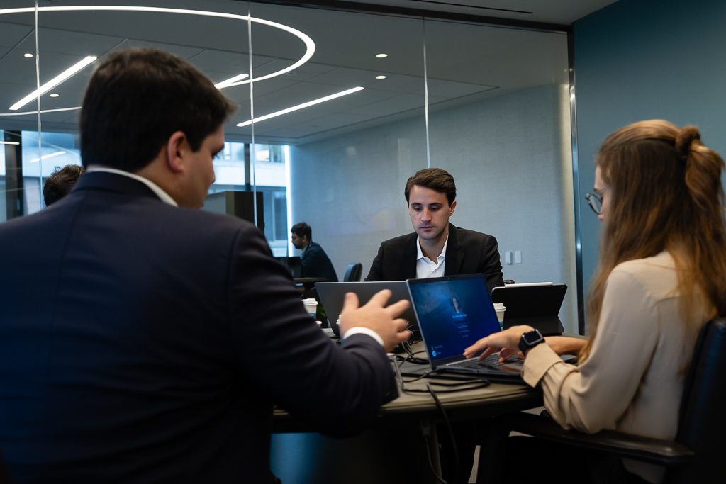hills20231009-eig_office-0606