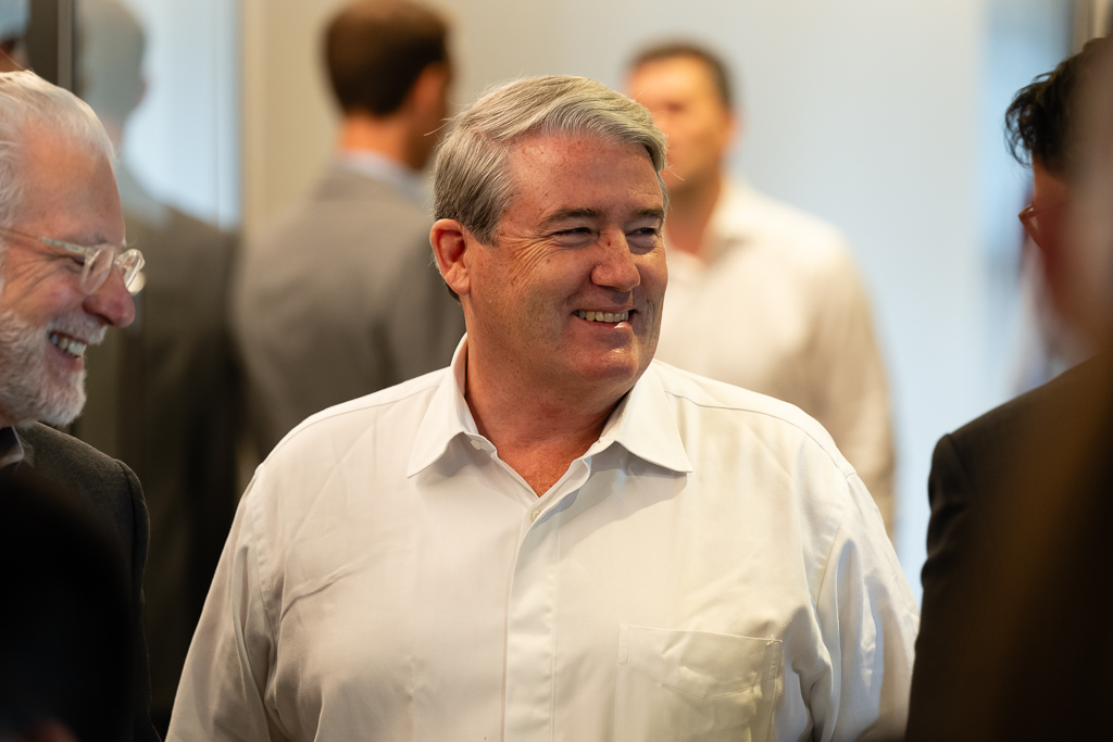 hills20231009-eig_office-0883